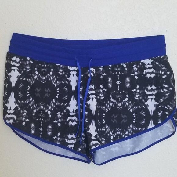 Fabletics Women's Blue & Black Patterned Athletic Shorts gym yoga no tags Large - Picture 6 of 6